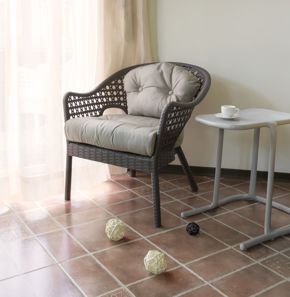 Iris sillón exterior con brazos tipo rattan